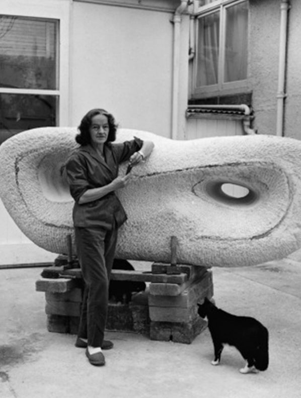 The legendary sculptor Barbara Hepworth <br>
in her studio